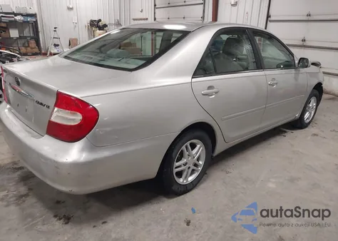 2004 Toyota Camry Le z USA, uszkodzony, nr VIN 4T1BE32K44U881807